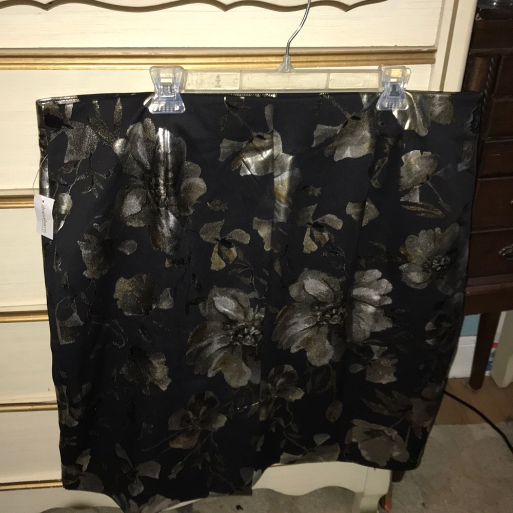 Roz & Ali metallic foil flower scuba pencil skirt